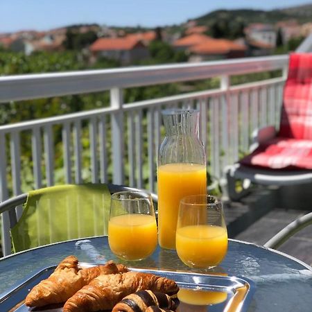 Apartmani Bolero - Obiteljski Odmor Vodice Exteriör bild