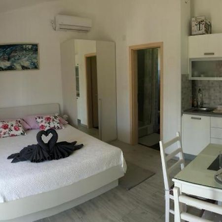 Apartmani Bolero - Obiteljski Odmor Vodice Exteriör bild