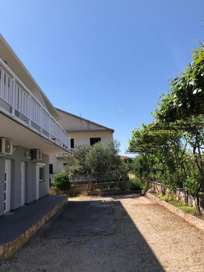 Apartmani Bolero - Obiteljski Odmor Vodice Exteriör bild