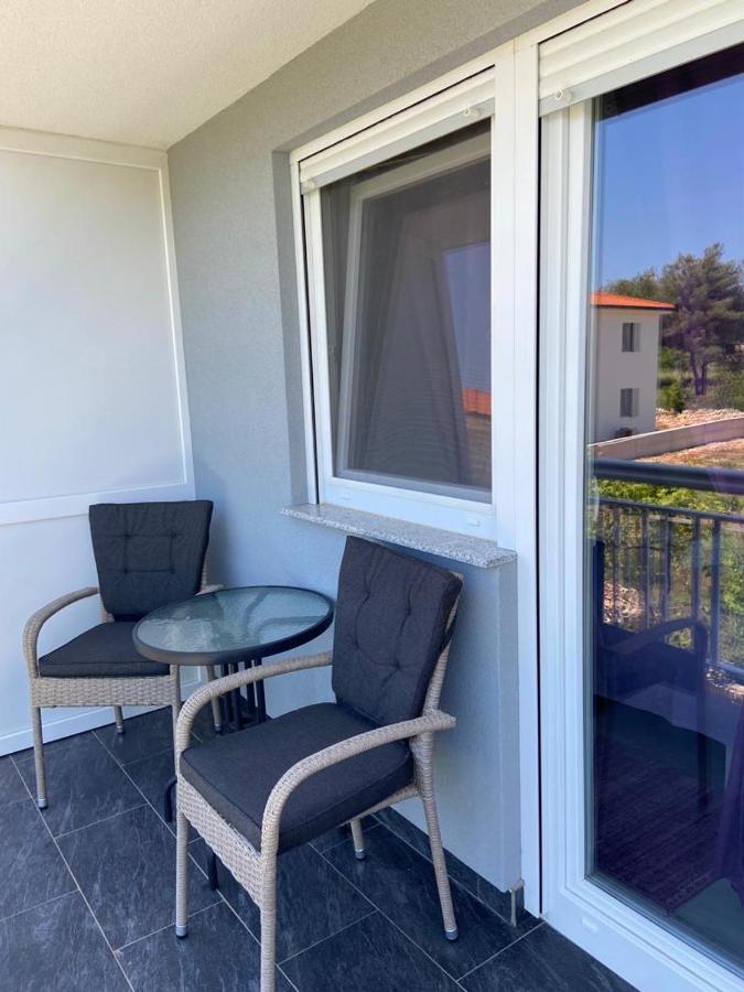 Apartmani Bolero - Obiteljski Odmor Vodice Exteriör bild