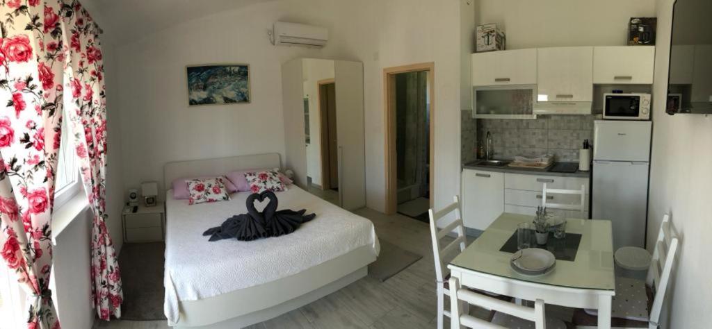 Apartmani Bolero - Obiteljski Odmor Vodice Exteriör bild