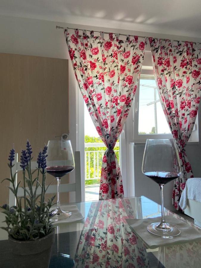 Apartmani Bolero - Obiteljski Odmor Vodice Exteriör bild