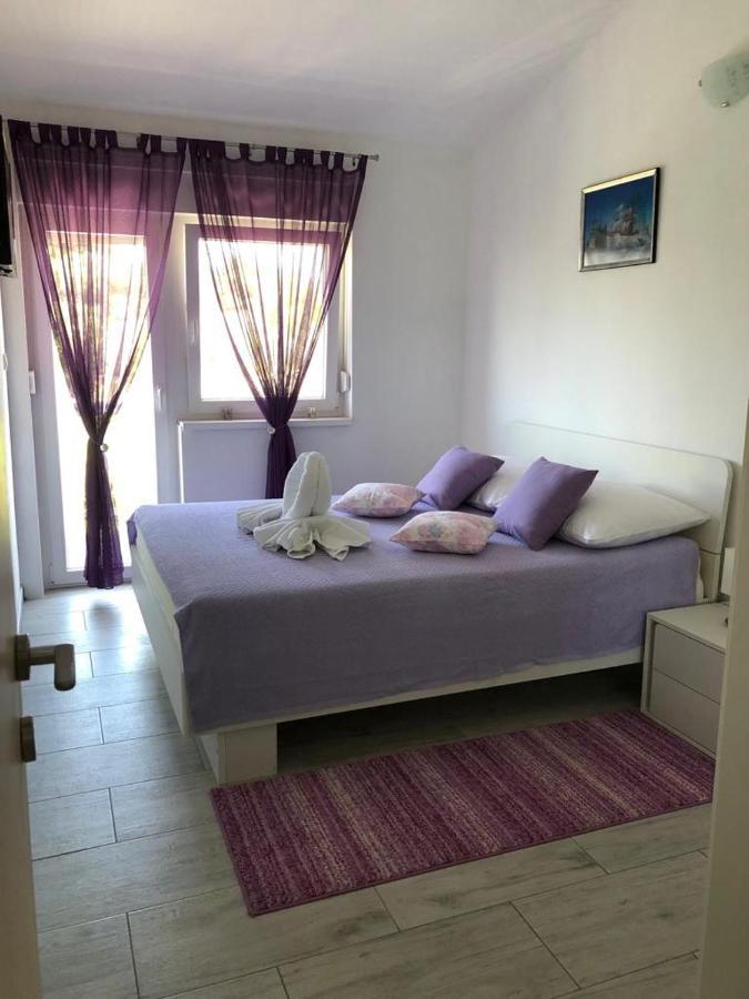 Apartmani Bolero - Obiteljski Odmor Vodice Exteriör bild