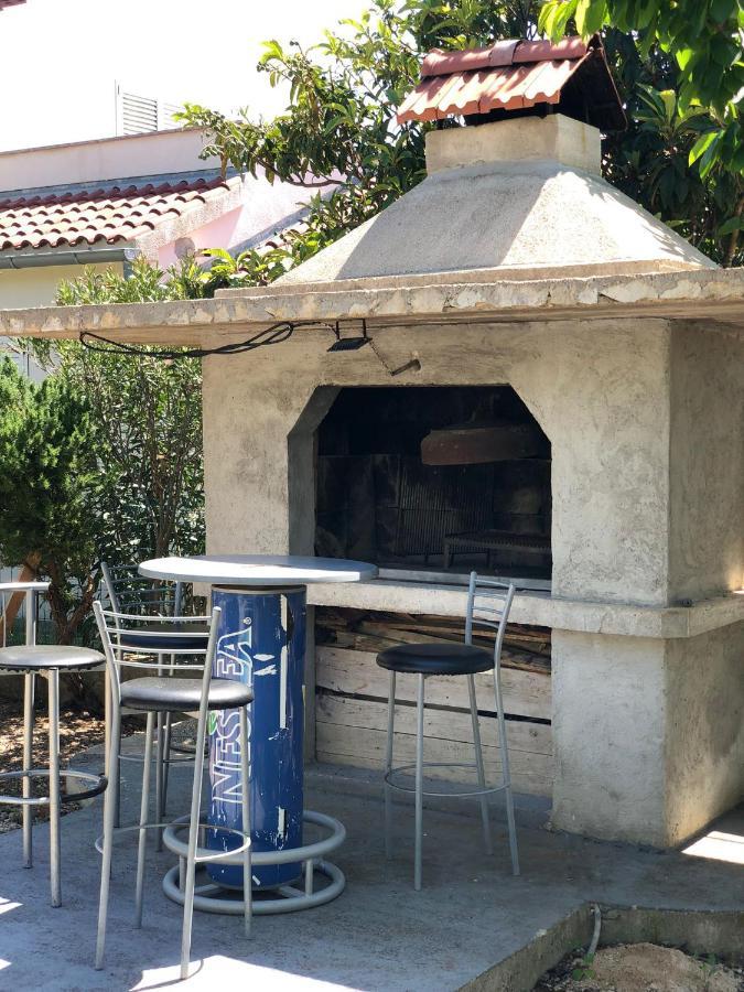 Apartmani Bolero - Obiteljski Odmor Vodice Exteriör bild