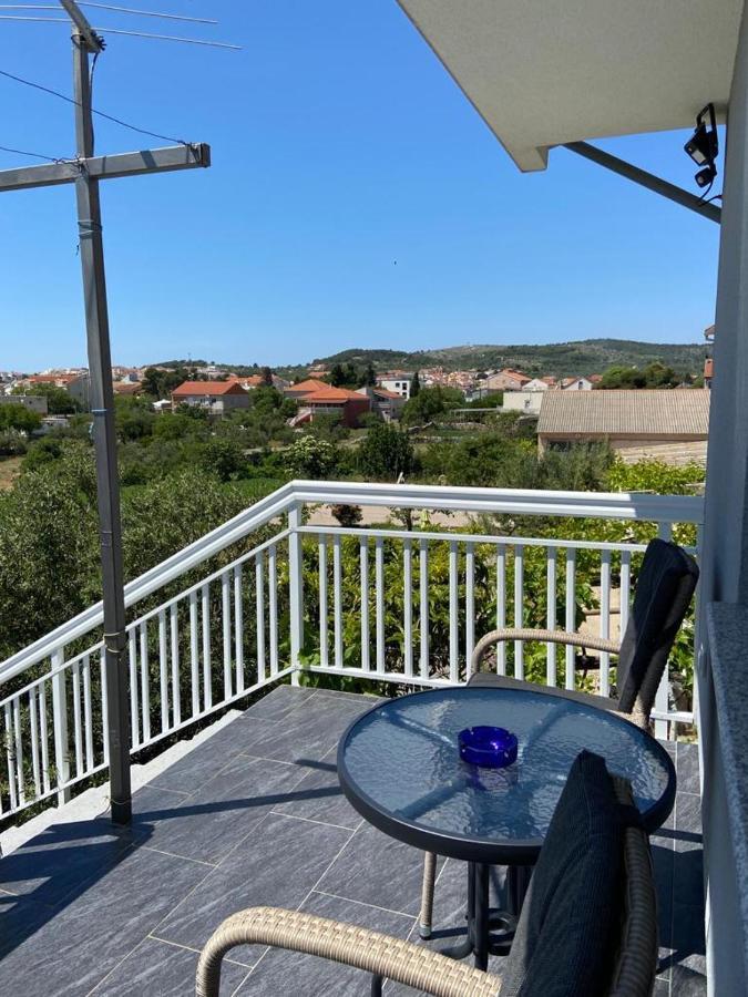 Apartmani Bolero - Obiteljski Odmor Vodice Exteriör bild